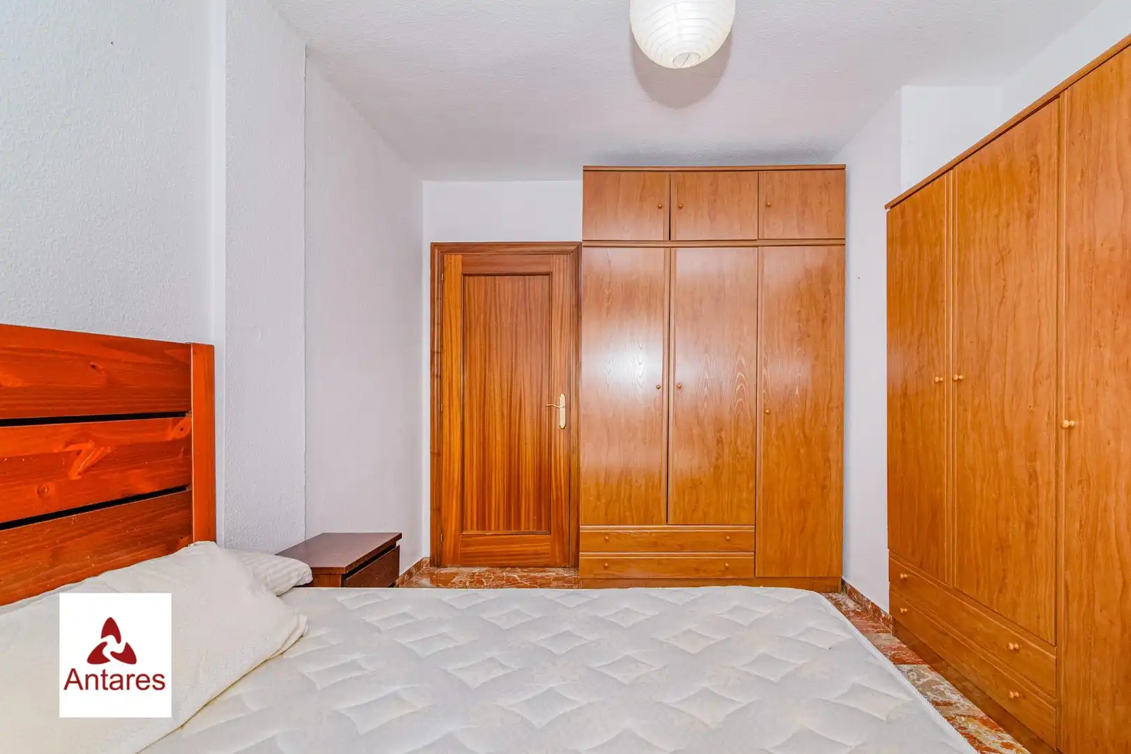 Habitación de Piso en venta en Granada con Calefacción y Amueblado