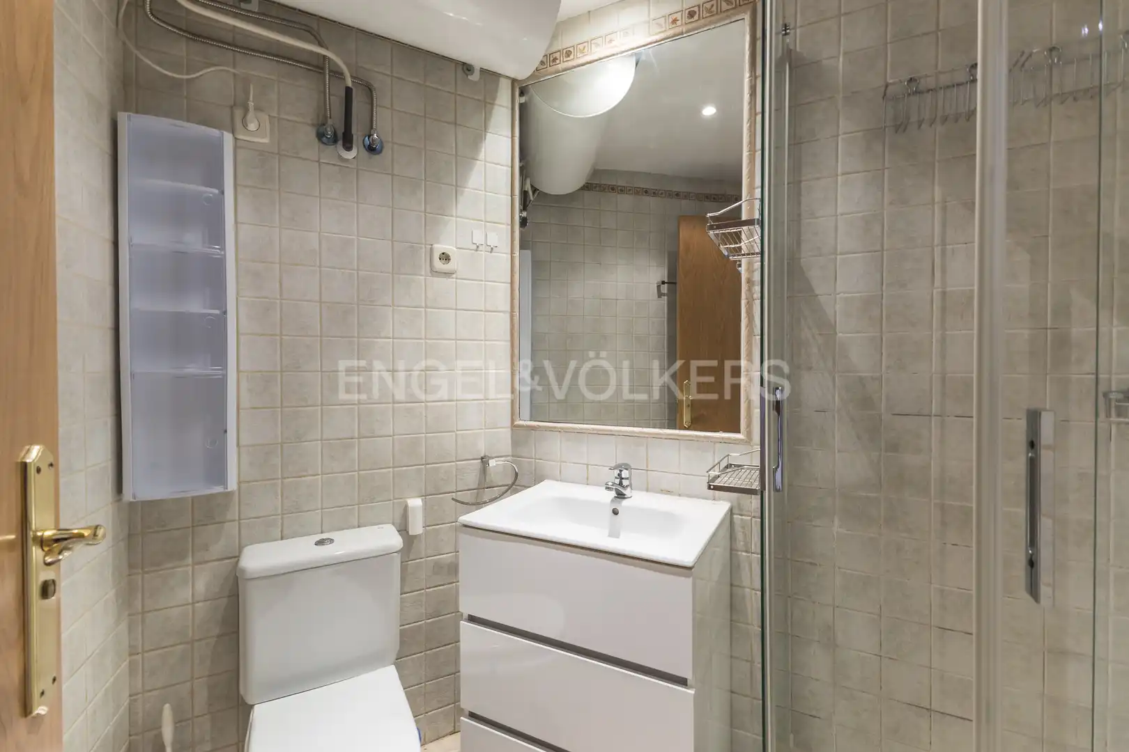 Bathroom of Flat for rent in Madrid  with Air Conditioner, Heating and Furnished