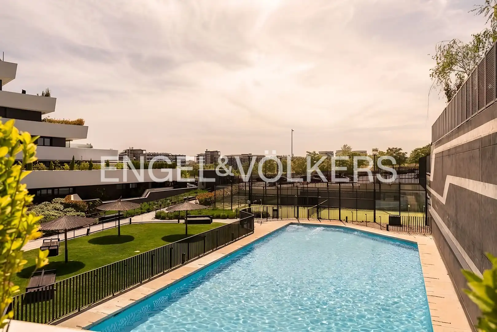 Piscina de Piso en venta en Madrid con Aire acondicionado, Calefacción y Terraza