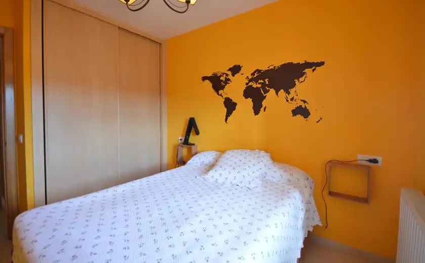 Schlafzimmer von Wohnungen zur Miete in Llanes mit Heizung, Möbliert und Ofen