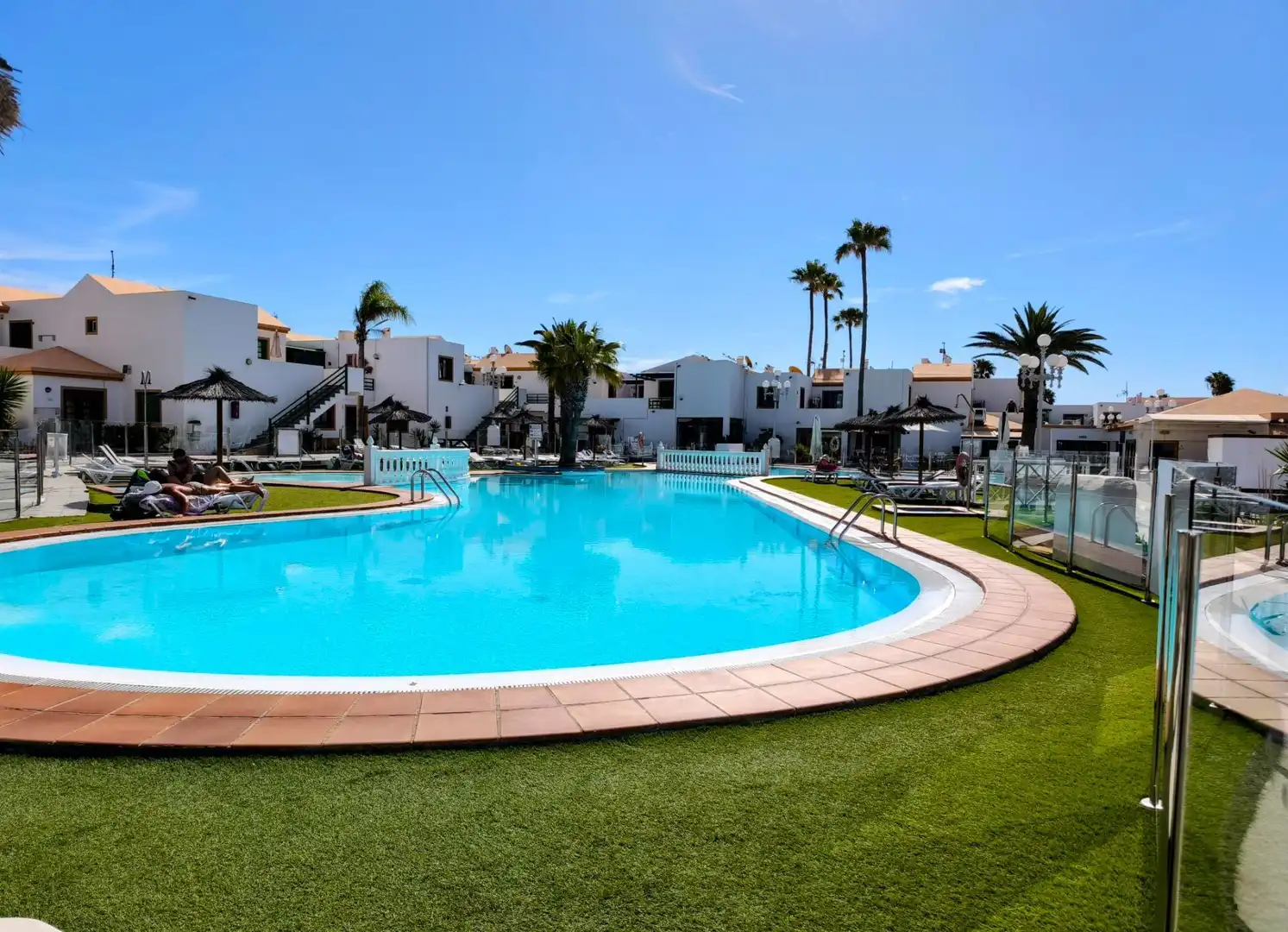 Außenansicht von Wohnungen zum Verkauf in Antigua mit Terrasse, Möbliert und Gemeinschaftspool