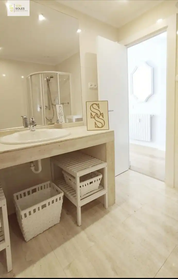 Baño de Piso de alquiler en Santander con Calefacción, Terraza y Amueblado