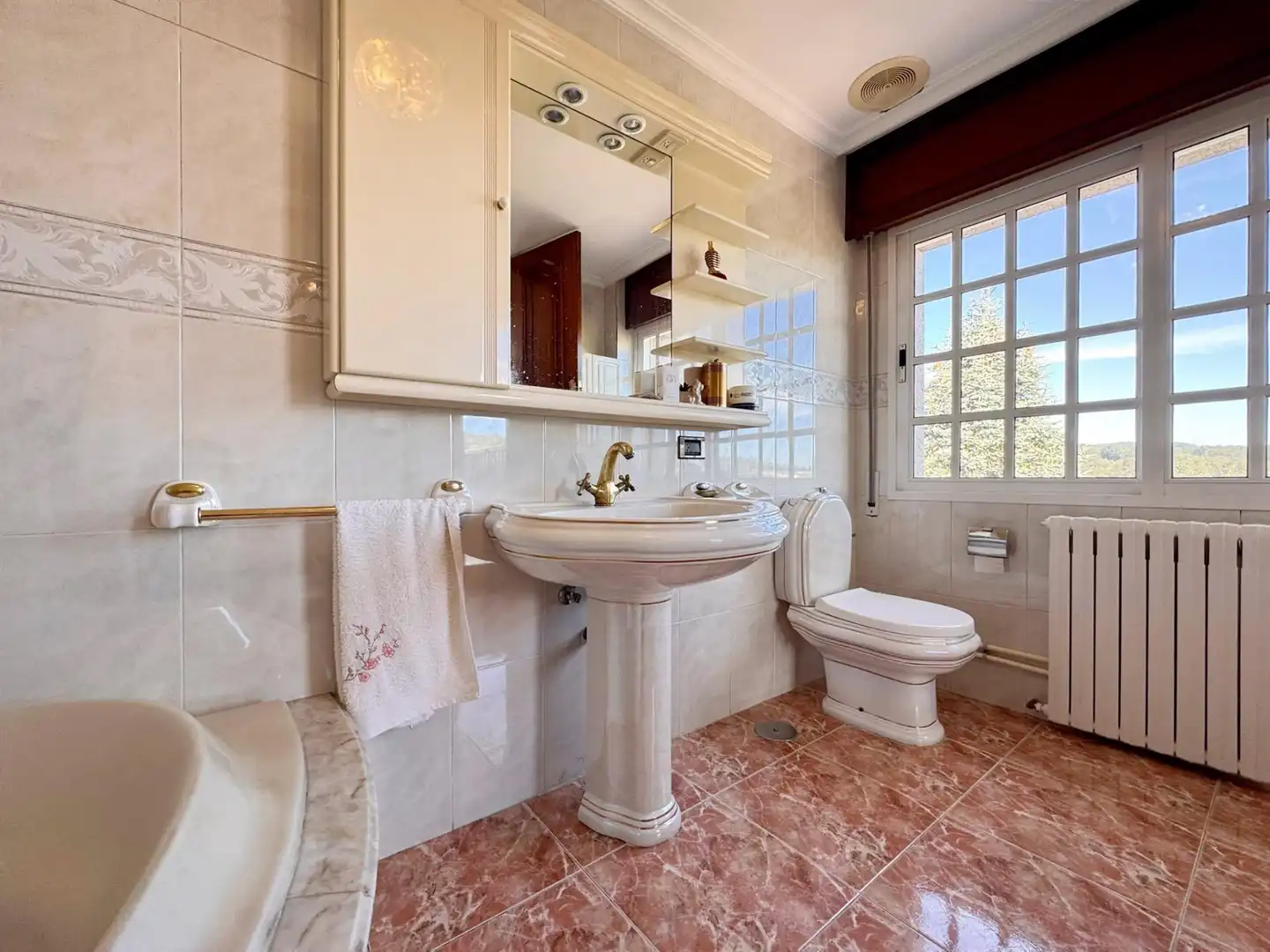 Baño de Casa o chalet en venta en Barro con Calefacción, Jardín privado y Terraza