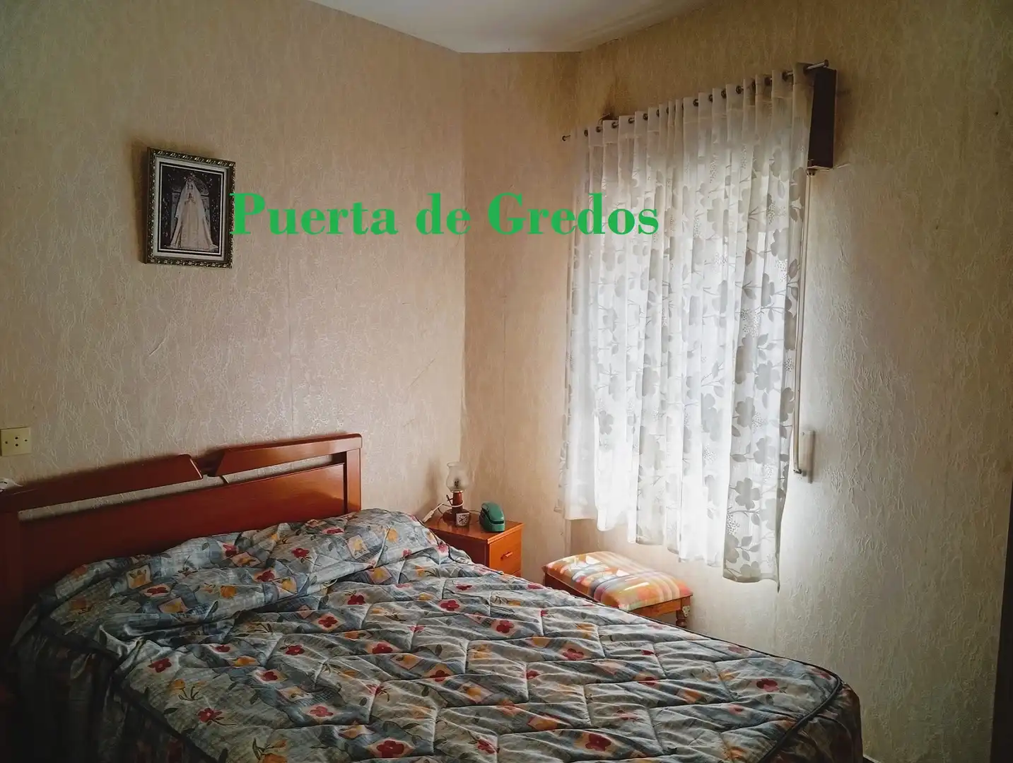 Habitación de Casa adosada en venta en Bohoyo con Terraza y Amueblado