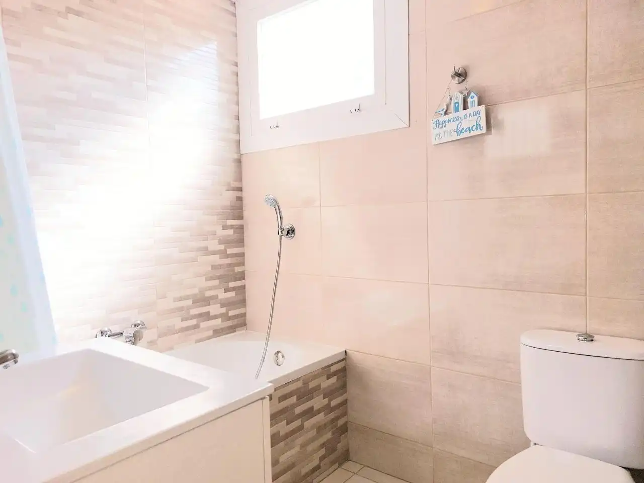 Bathroom of Flat for rent in Terrassa