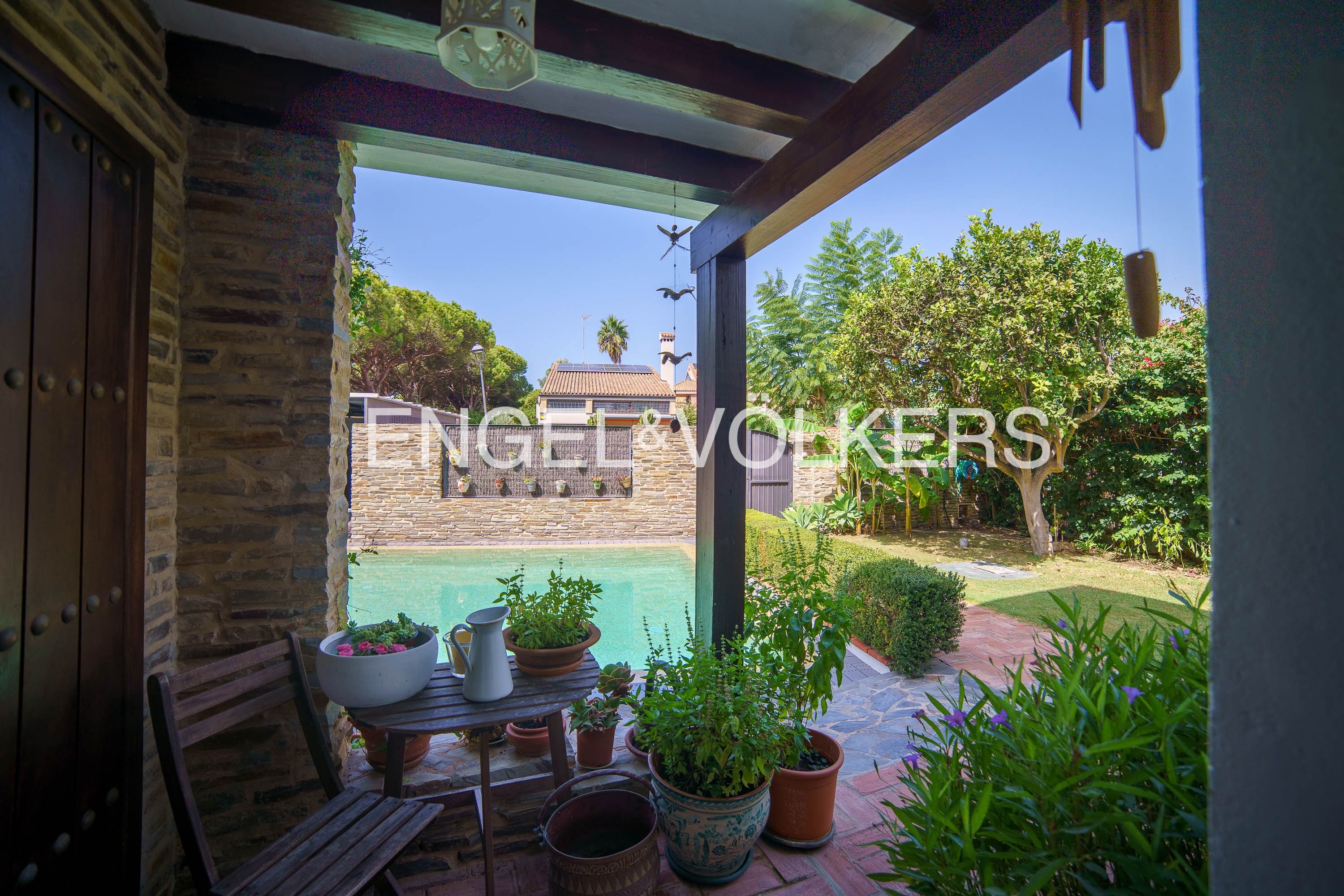 Exterior view of House or chalet for sale in El Puerto de Santa María  with Air Conditioner, Heating and Private garden