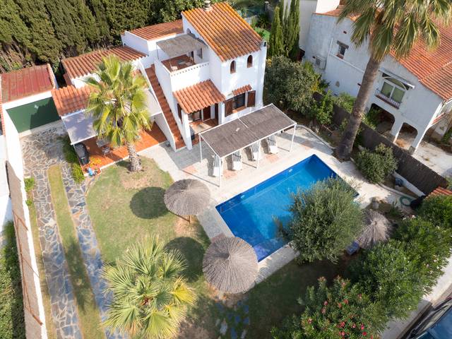 Casa-chalet en Venta en Castelló d'Empúries
