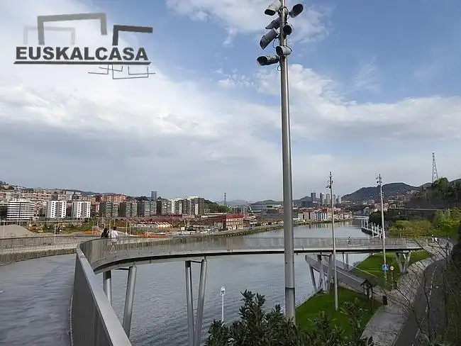 Vista exterior de Pis en venda en Bilbao 