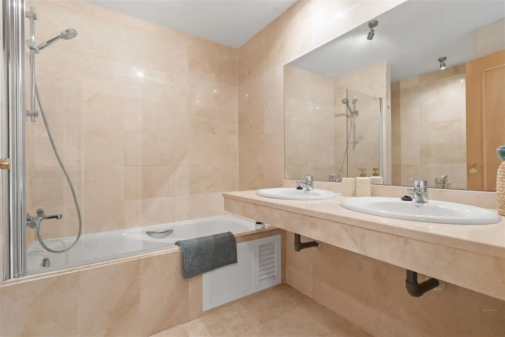 Bany de Apartament en venda en Estepona amb Aire condicionat i Terrassa