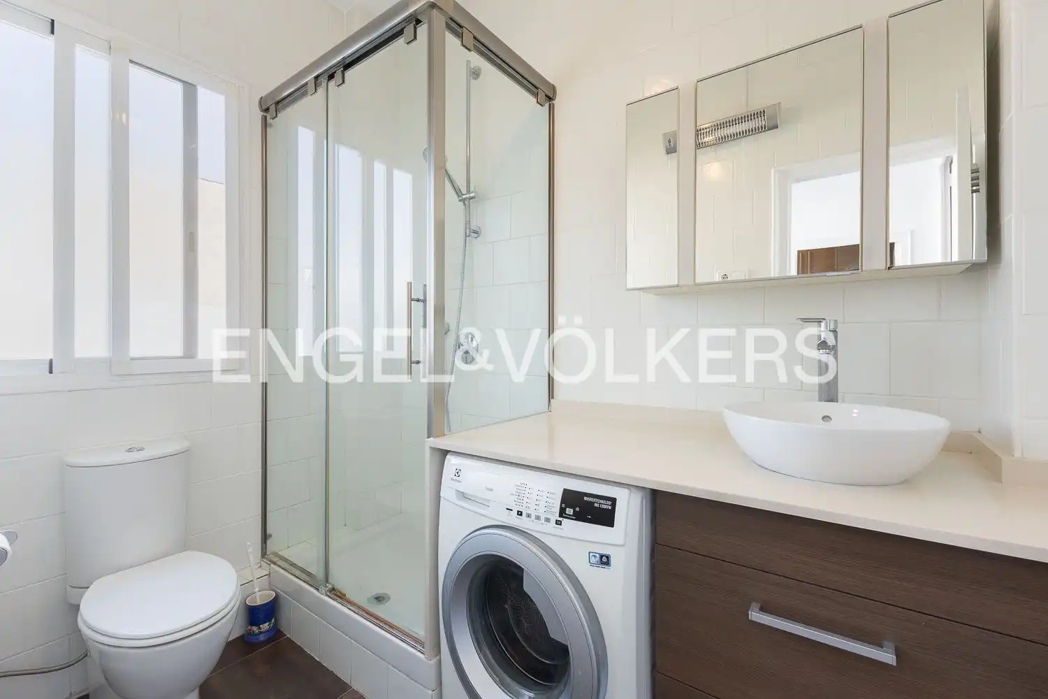 Bathroom of Flat for rent in Valencia  with Air Conditioner, Heating and Balcony
