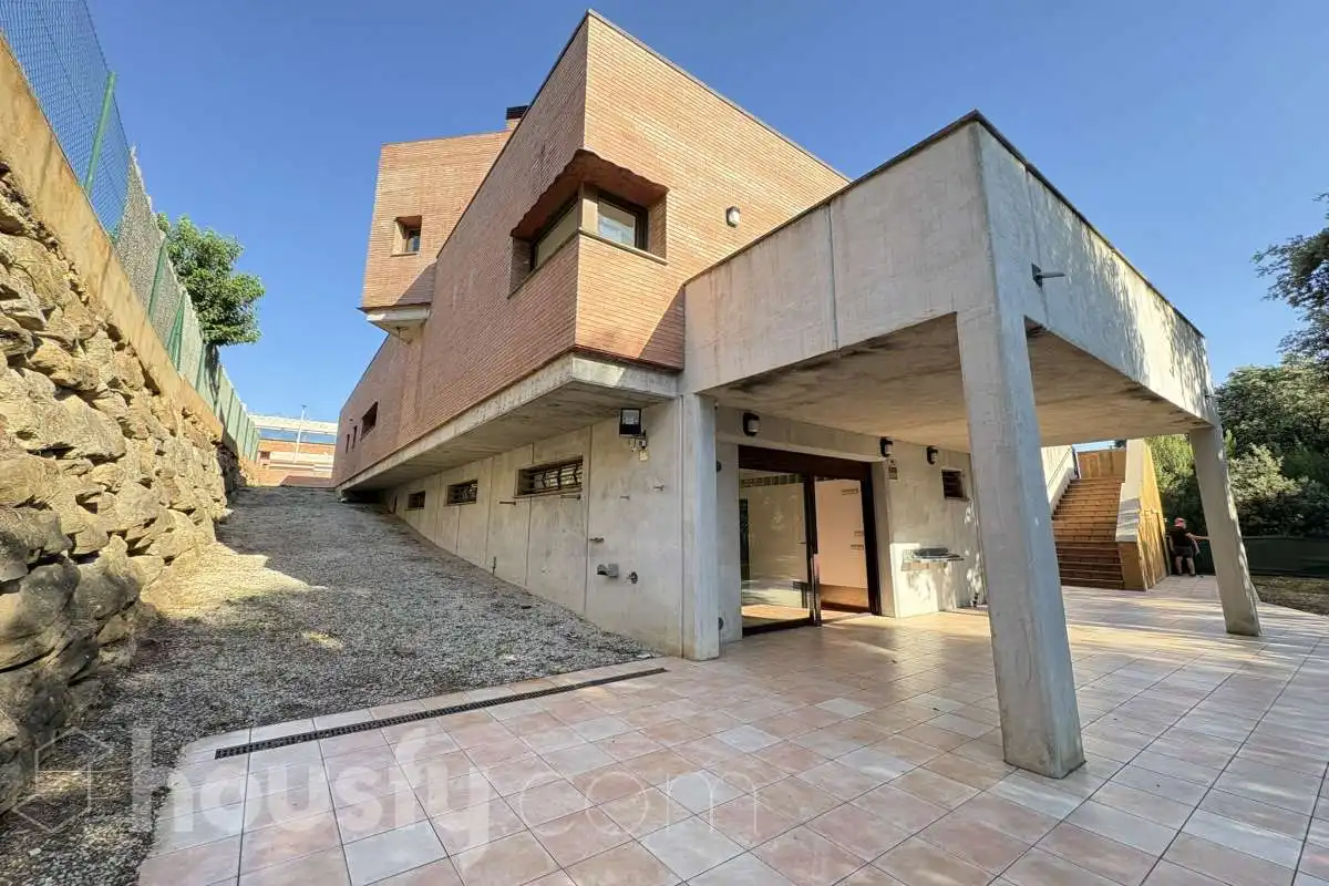 Vista exterior de Casa o chalet en venta en Sant Julià de Ramis con Calefacción, Jardín privado y Terraza