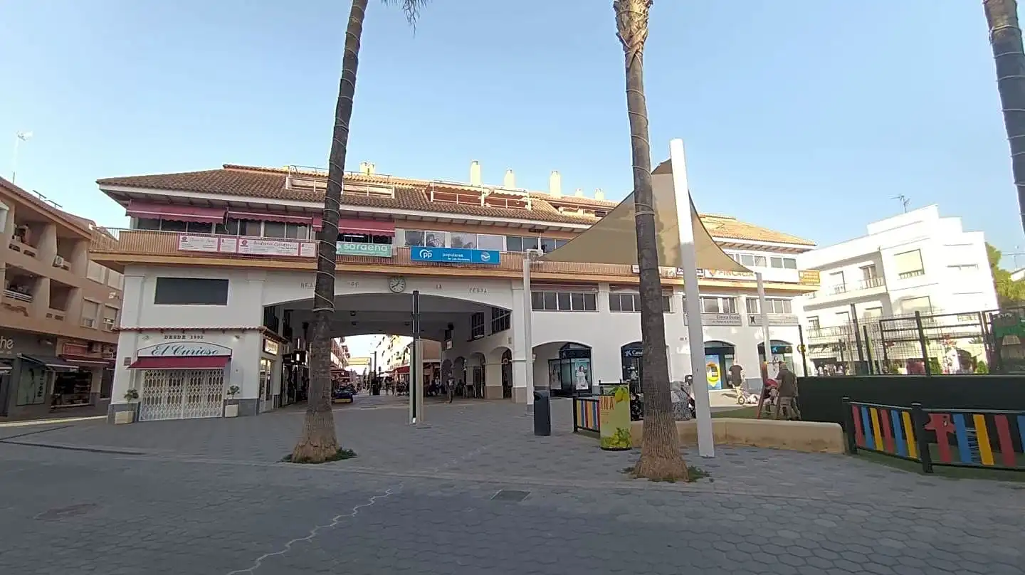 Vista exterior de Local en venda en Los Alcázares