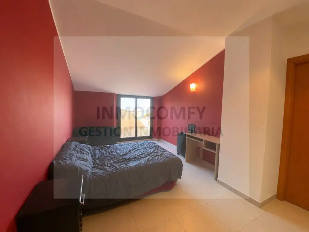 Habitación de Dúplex en venta en La Bisbal d'Empordà