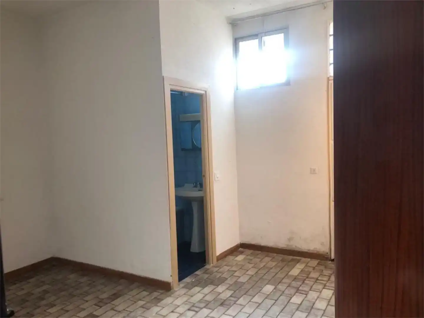 Local en venta en Peguerinos con Amueblado