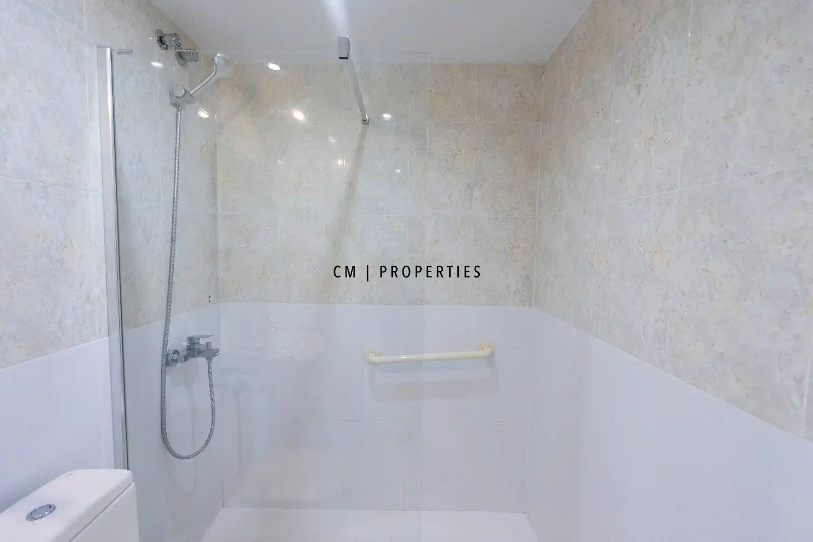 Baño de Piso en venta en Valencia con Aire acondicionado, Calefacción y Terraza
