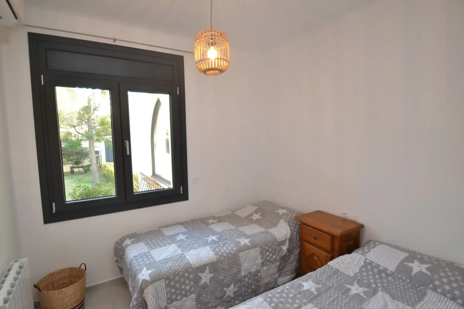 Dormitori de Casa o xalet en venda en Mont-roig del Camp amb Aire condicionat, Calefacció i Jardí privat