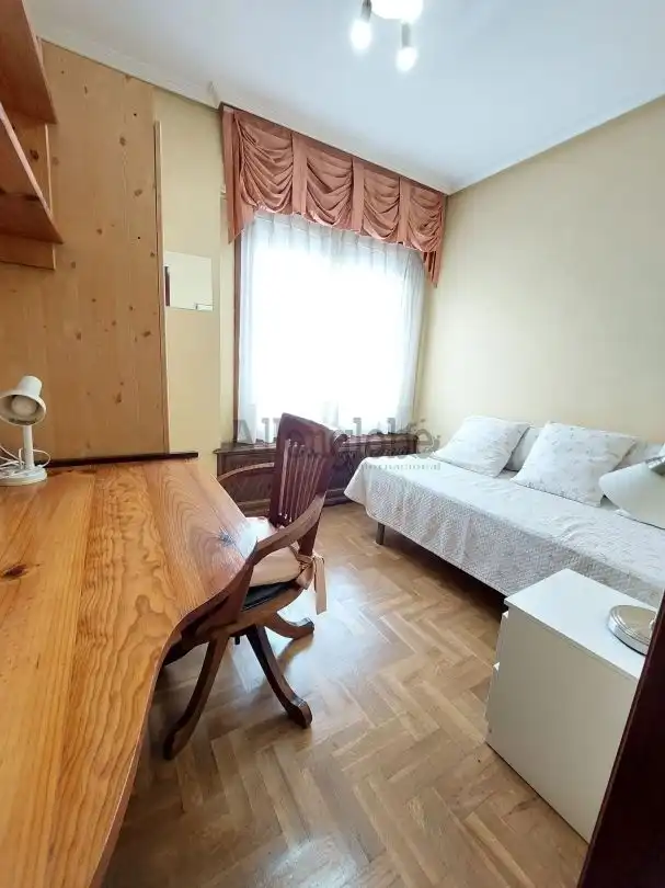 Bedroom of Flat for rent in Oviedo   with Heating