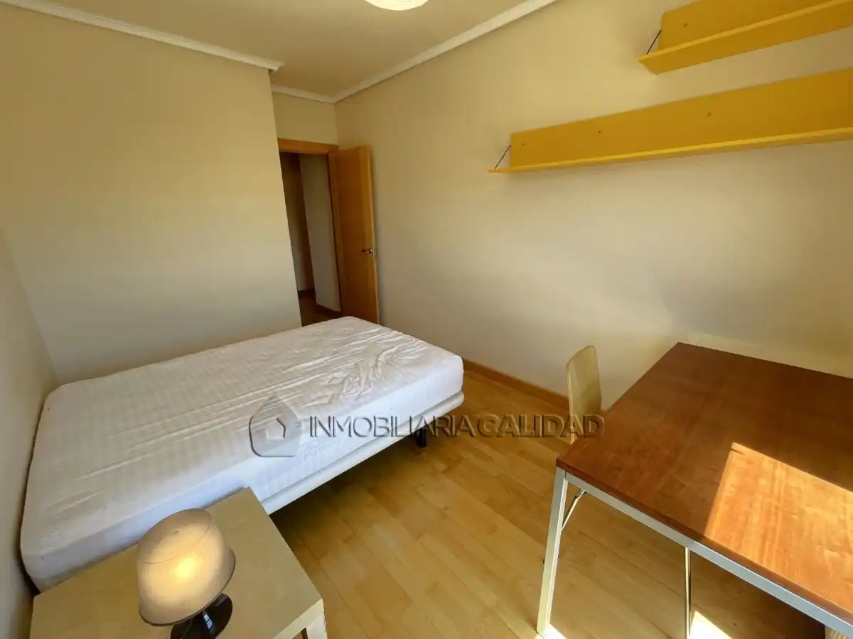 Bedroom of Flat for rent in Burgos  with Heating, Terrace and Storage room