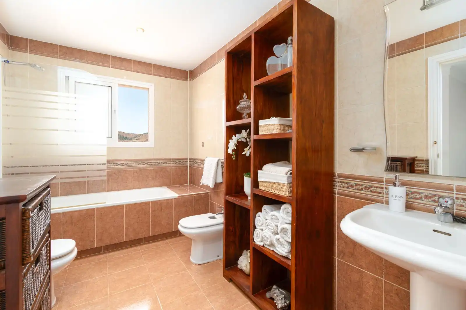 Badezimmer von Einfamilien-Reihenhaus zum Verkauf in Mijas mit Klimaanlage, Terrasse und Abstellraum