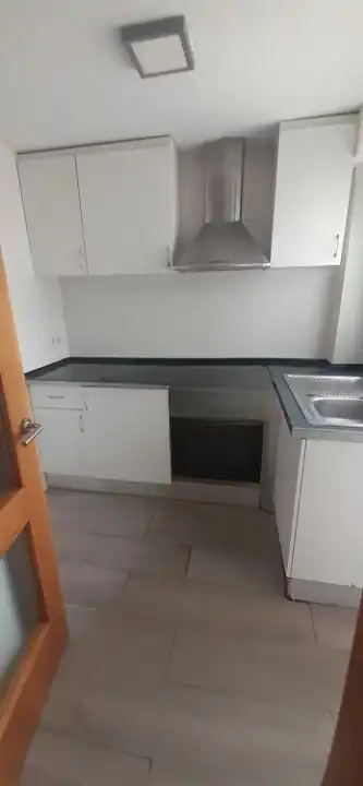 Cocina de Piso de alquiler en Valencia con Horno, Lavadora y Balcón