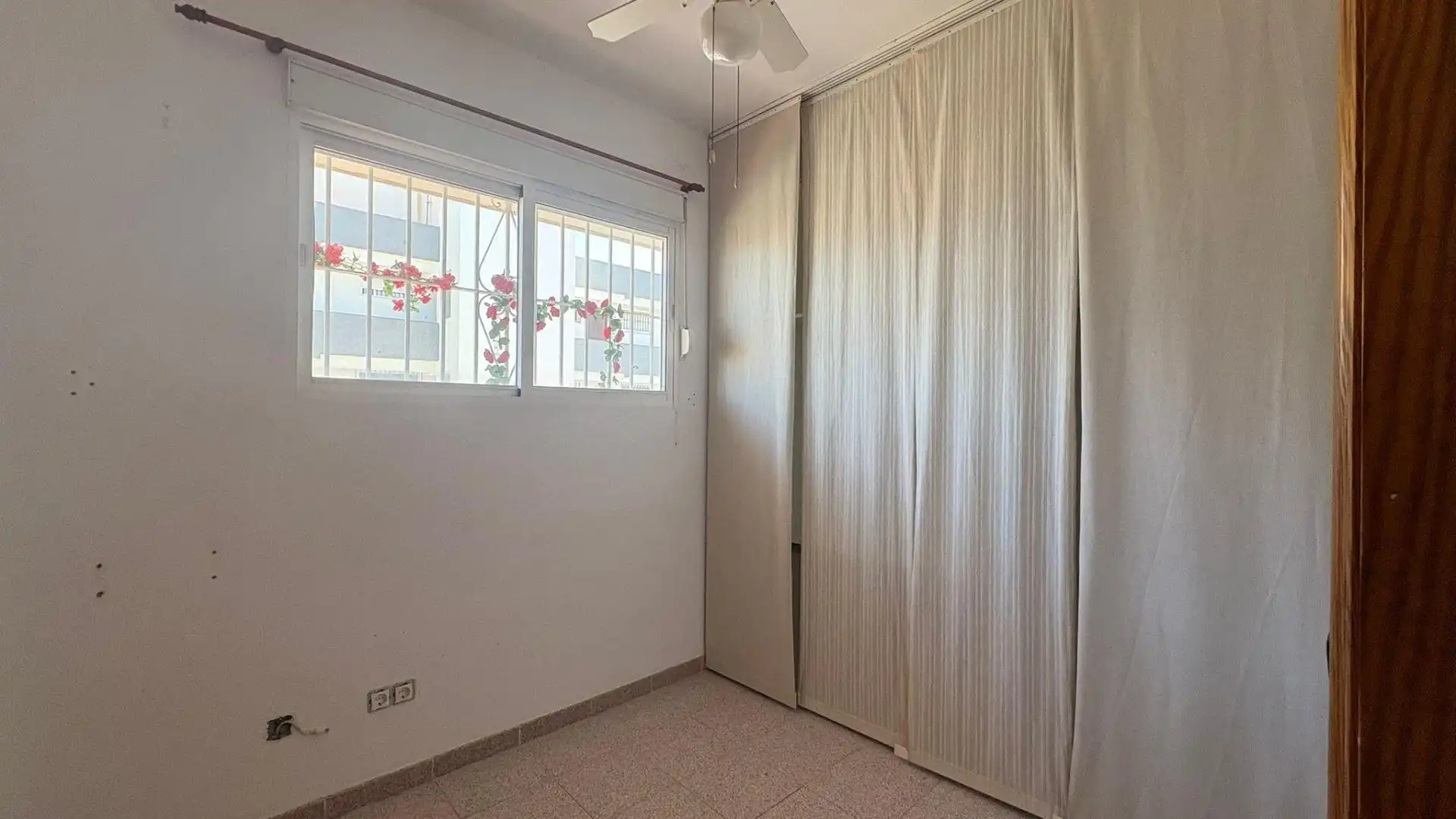 Dormitori de Pis en venda en Torremolinos amb Aire condicionat, Terrassa i Balcó
