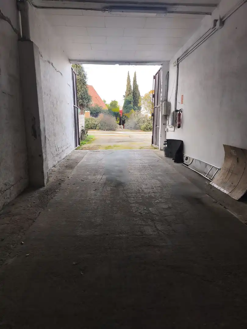 Parking of Buildings for sale in Sahagún