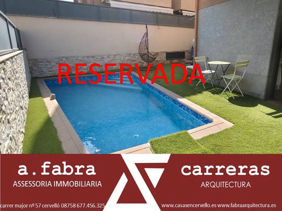 Piscina de Casa adosada en venda en Cervelló amb Aire condicionat, Calefacció i Jardí privat