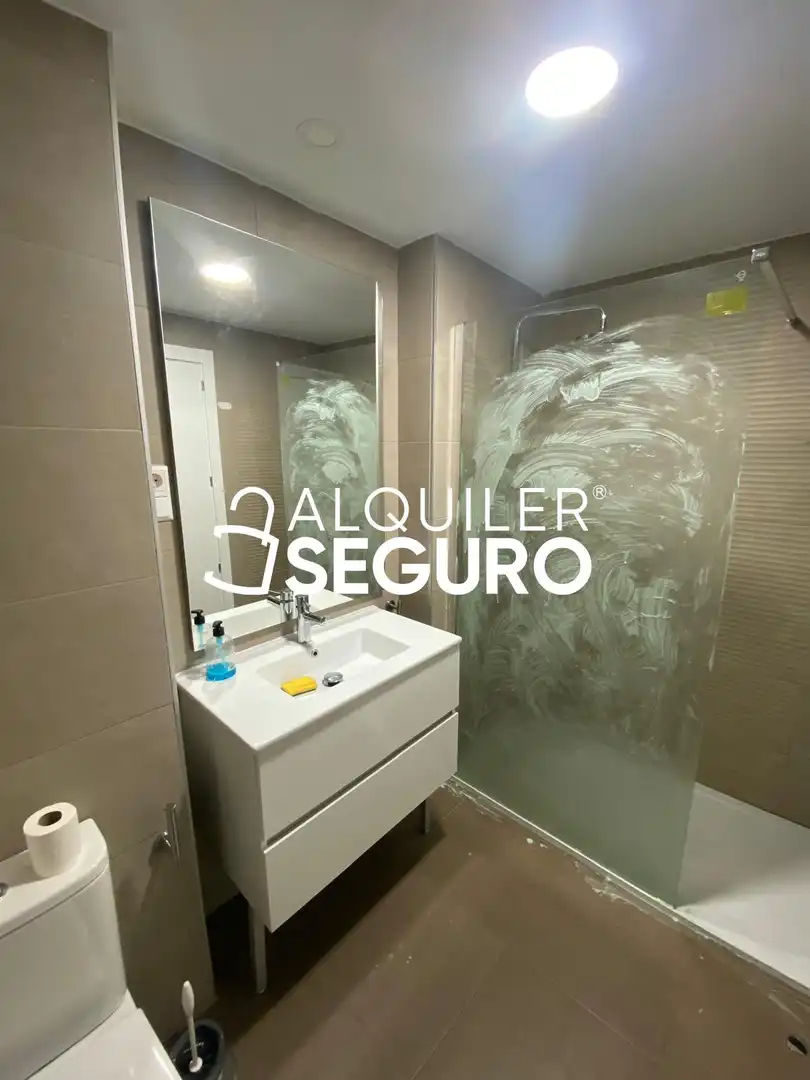 Bathroom of Flat for rent in Alovera, Guadalajara