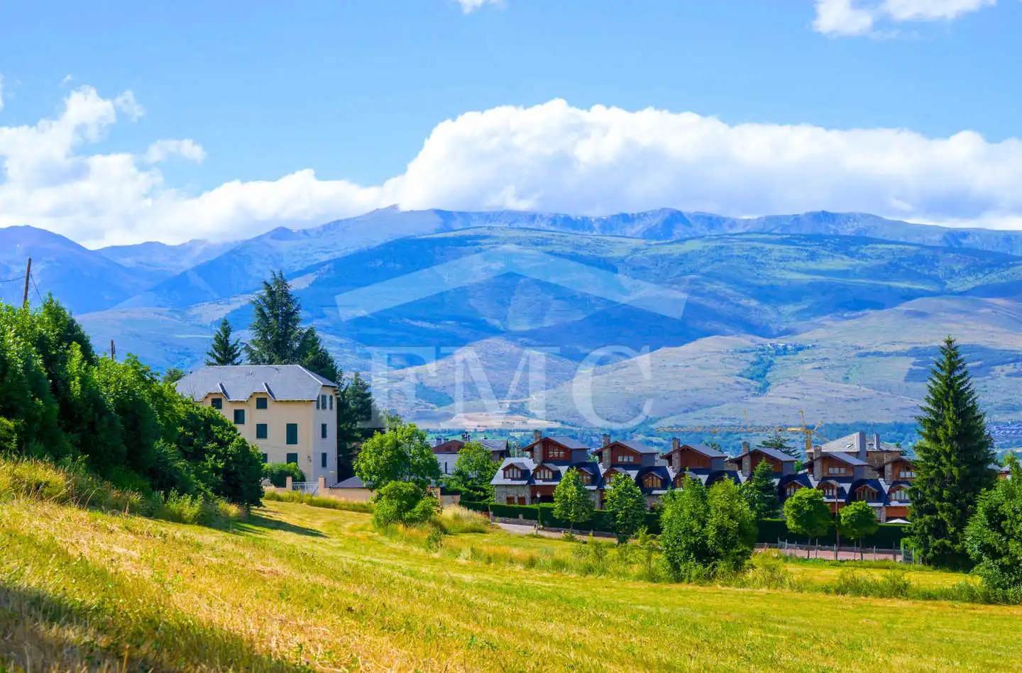Vista exterior de Finca rústica en venda en Alp amb Jardí privat i Traster