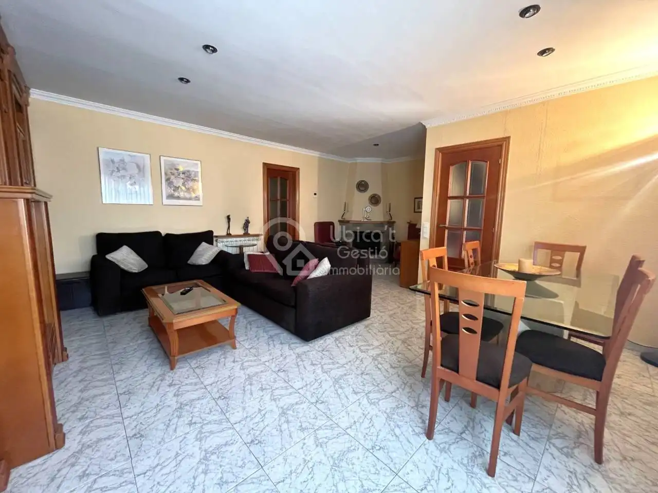 Sala d'estar de Casa adosada en venda en Palau-solità i Plegamans amb Aire condicionat, Calefacció i Jardí privat