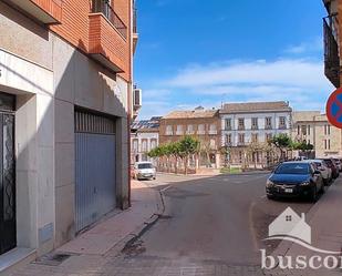 Vista exterior de Casa o xalet en venda en Linares amb Terrassa, Traster i Balcó