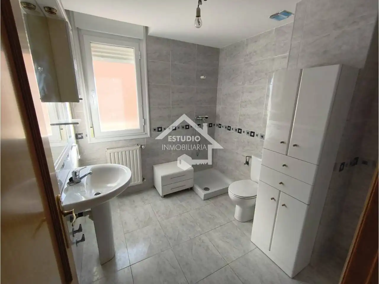 Baño de Casa adosada en venta en Mendavia con Calefacción, Jardín privado y Parquet