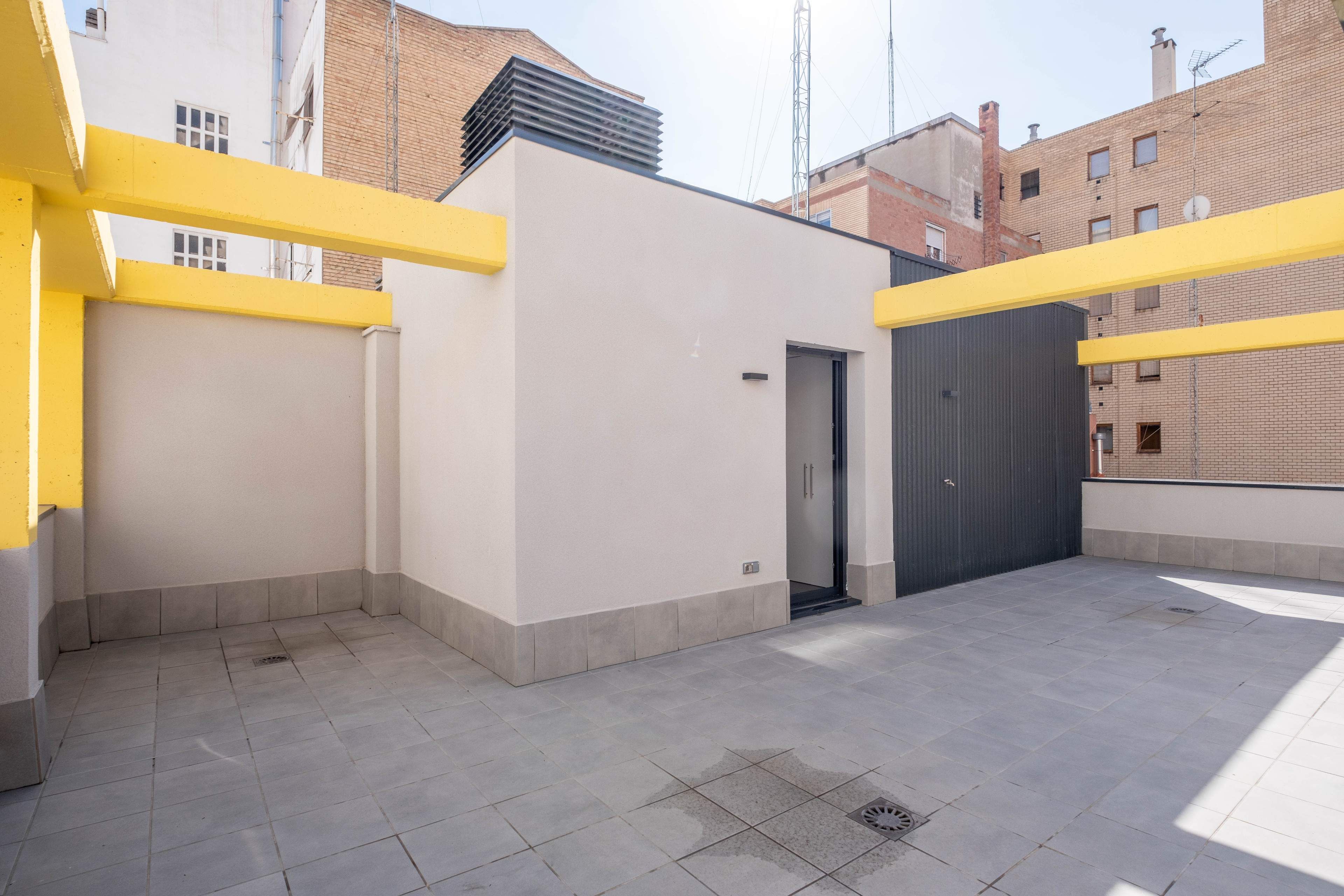 Exterior view of Attic for sale in  Zaragoza Capital  with Air Conditioner, Heating and Terrace