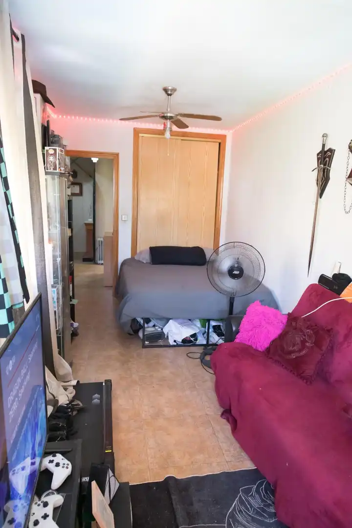 Habitación de Casa adosada en venta en San Vicente del Raspeig / Sant Vicent del Raspeig con Jardín privado, Terraza y Piscina