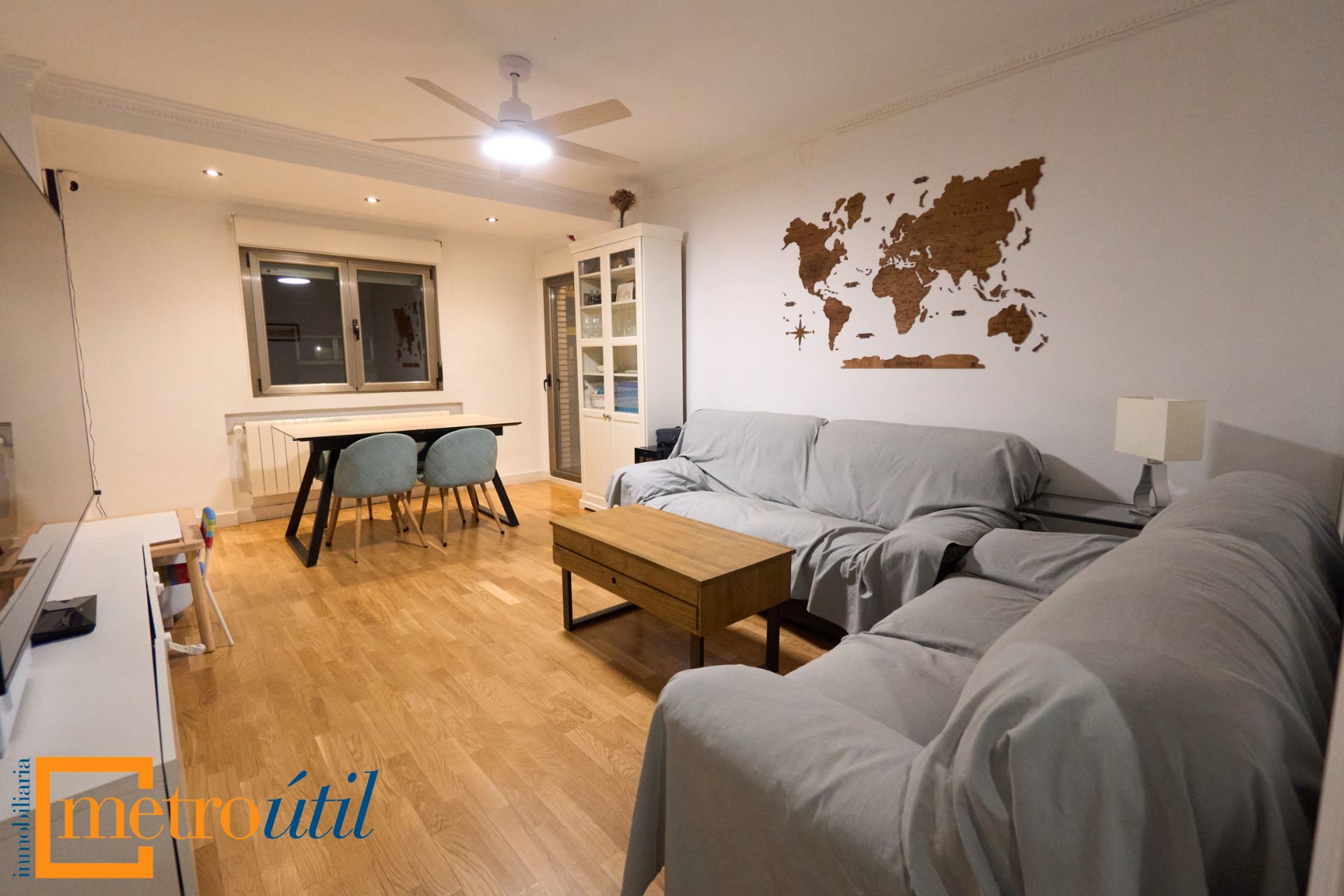 Living room of Flat for sale in Salamanca Capital  with Heating, Parquet flooring and Balcony