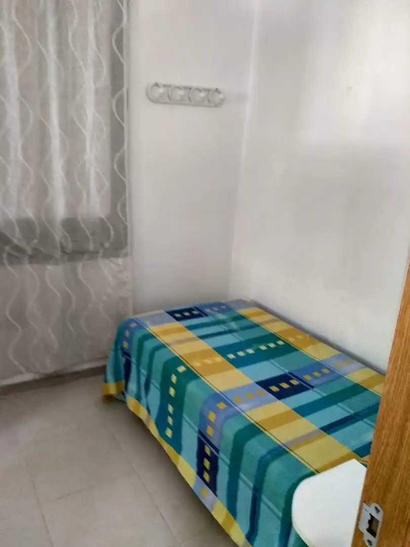 Room in Plaza Crevillente - Antiguos Juzgados - El Asilo