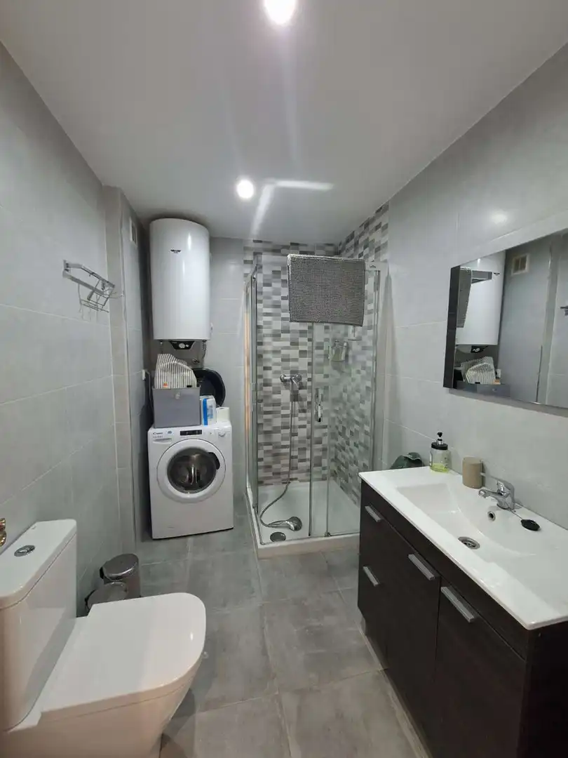 Bathroom of Flat for rent in Fuengirola  with Air Conditioner, Terrace and Swimming Pool