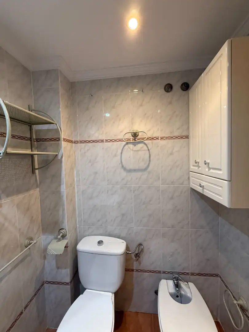 Badezimmer von Wohnung zur Miete in Chiva mit Klimaanlage und Terrasse