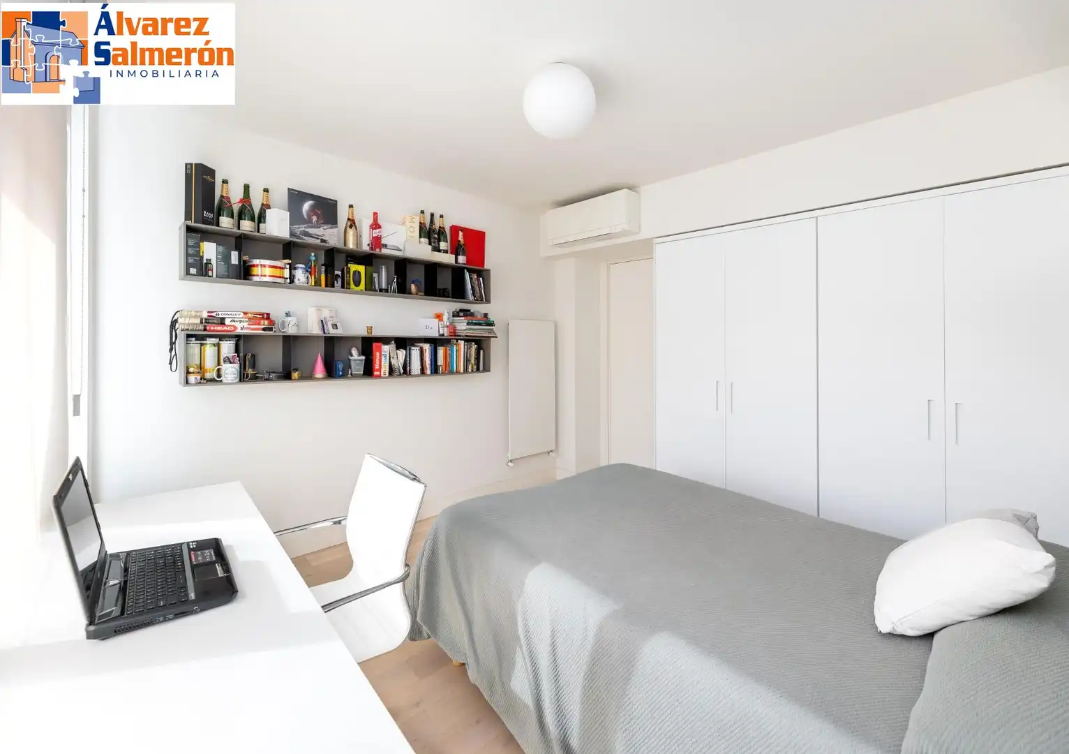 Bedroom of Flat for sale in Granada  with Air Conditioner