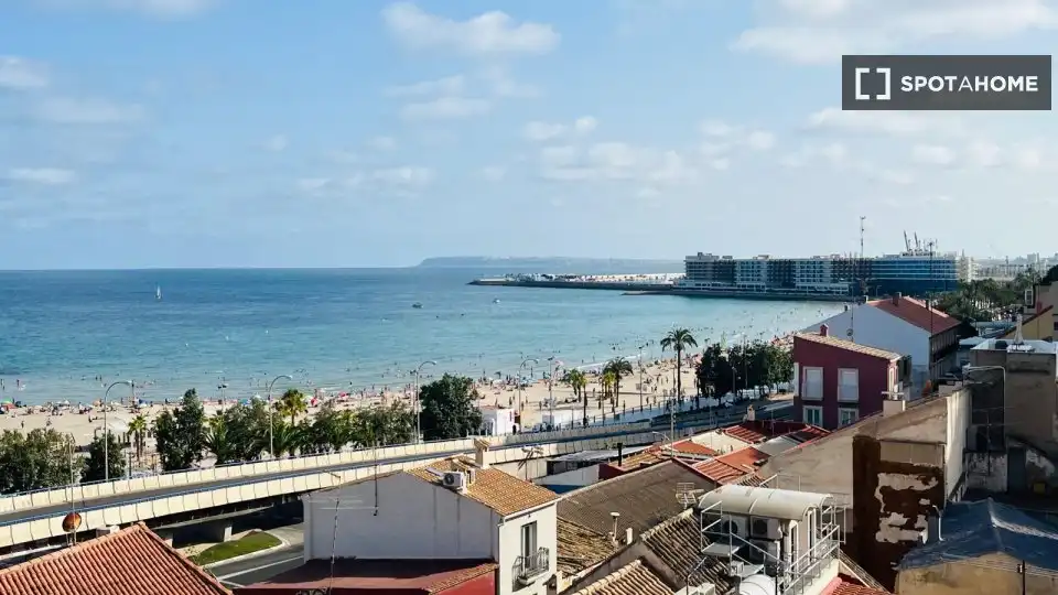 Vista exterior de Apartament per a compartir en Alicante / Alacant amb Aire condicionat, Terrassa i Moblat