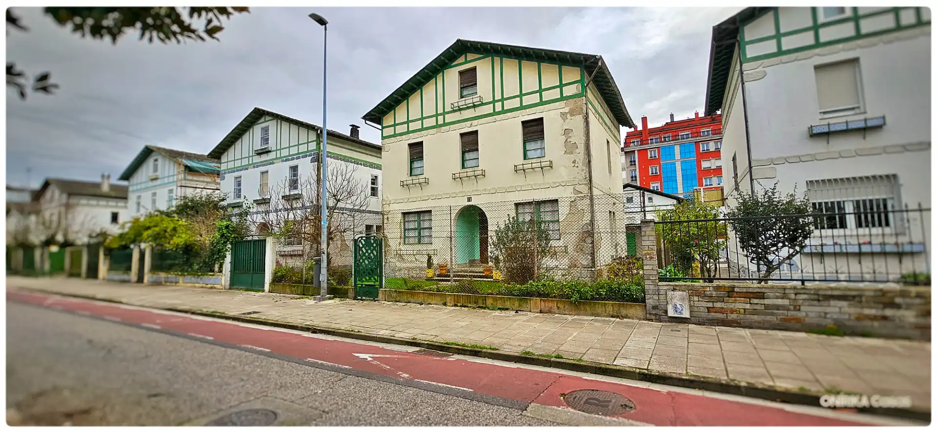 Vista exterior de Casa o xalet en venda en Lugo amb Jardí privat, Parquet i Traster