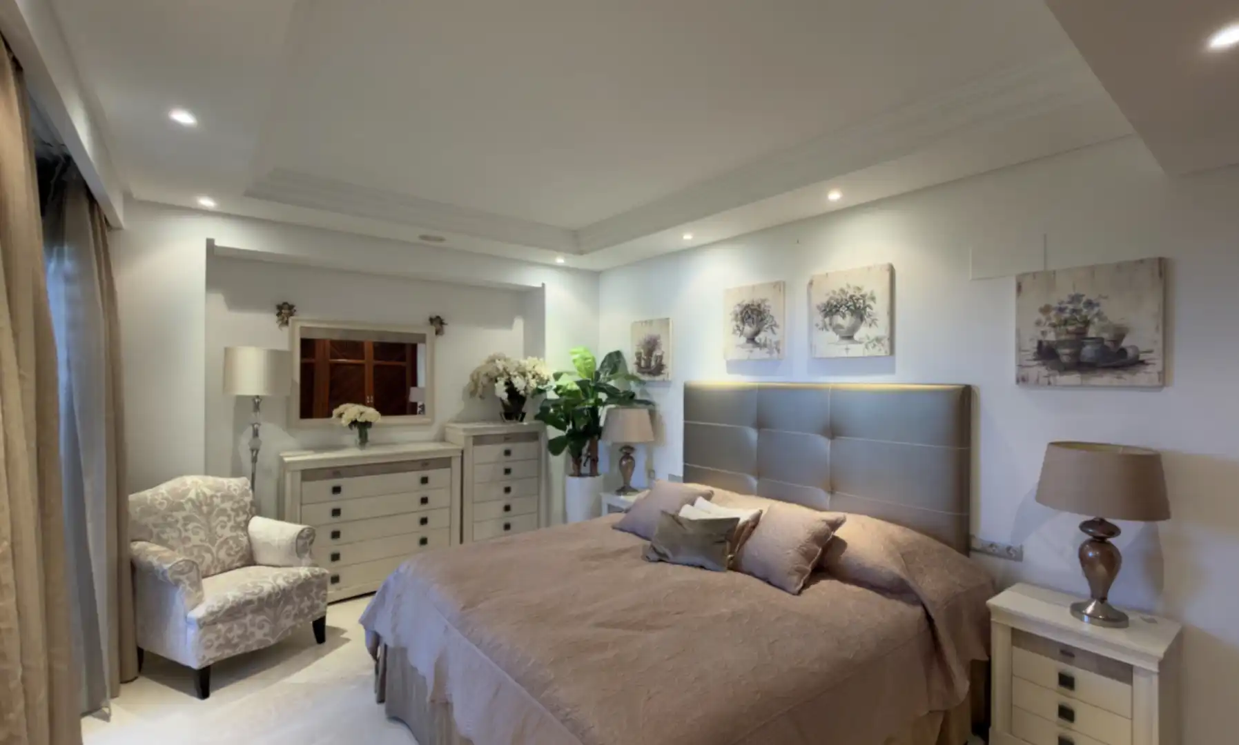 Dormitori de Planta baixa en venda en Estepona amb Aire condicionat, Jardí privat i Terrassa