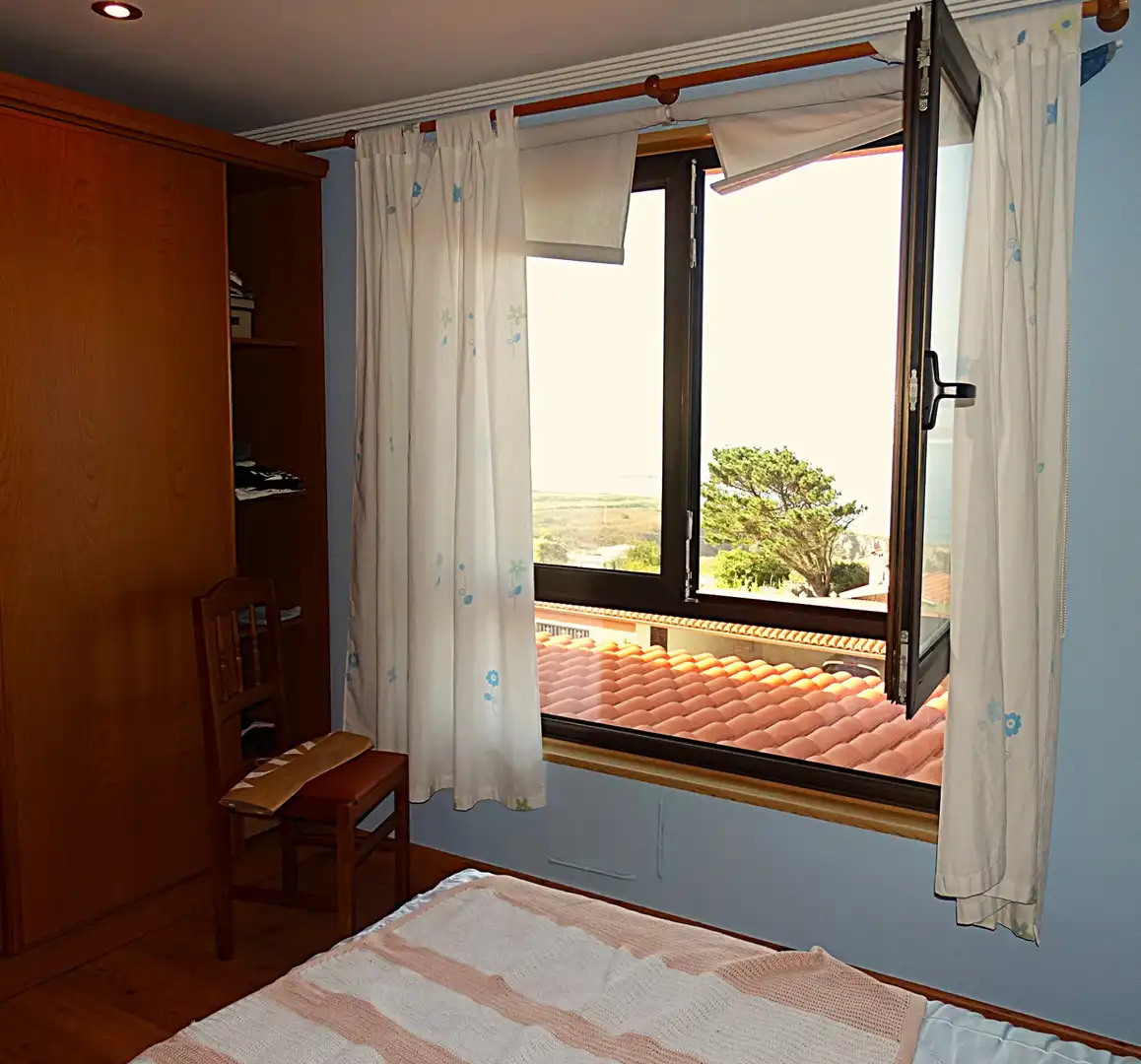 Dormitori de Casa o xalet en venda en Valdoviño amb Calefacció, Jardí privat i Parquet