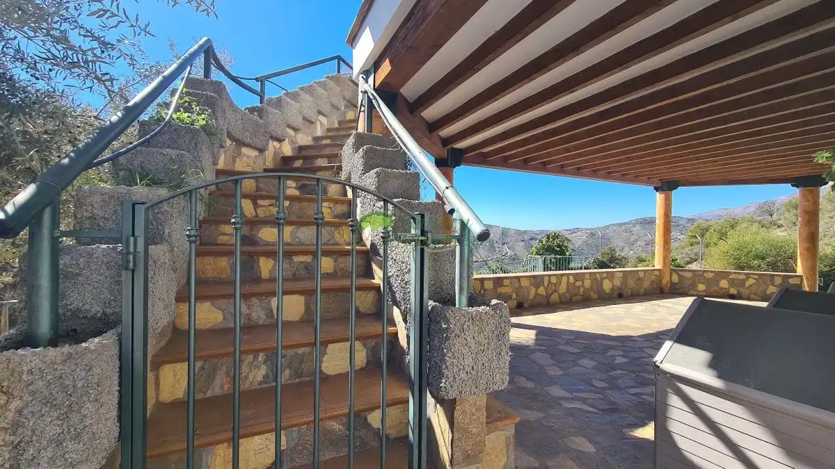 Terrassa de Finca rústica en venda en Canillas de Albaida amb Aire condicionat, Calefacció i Jardí privat