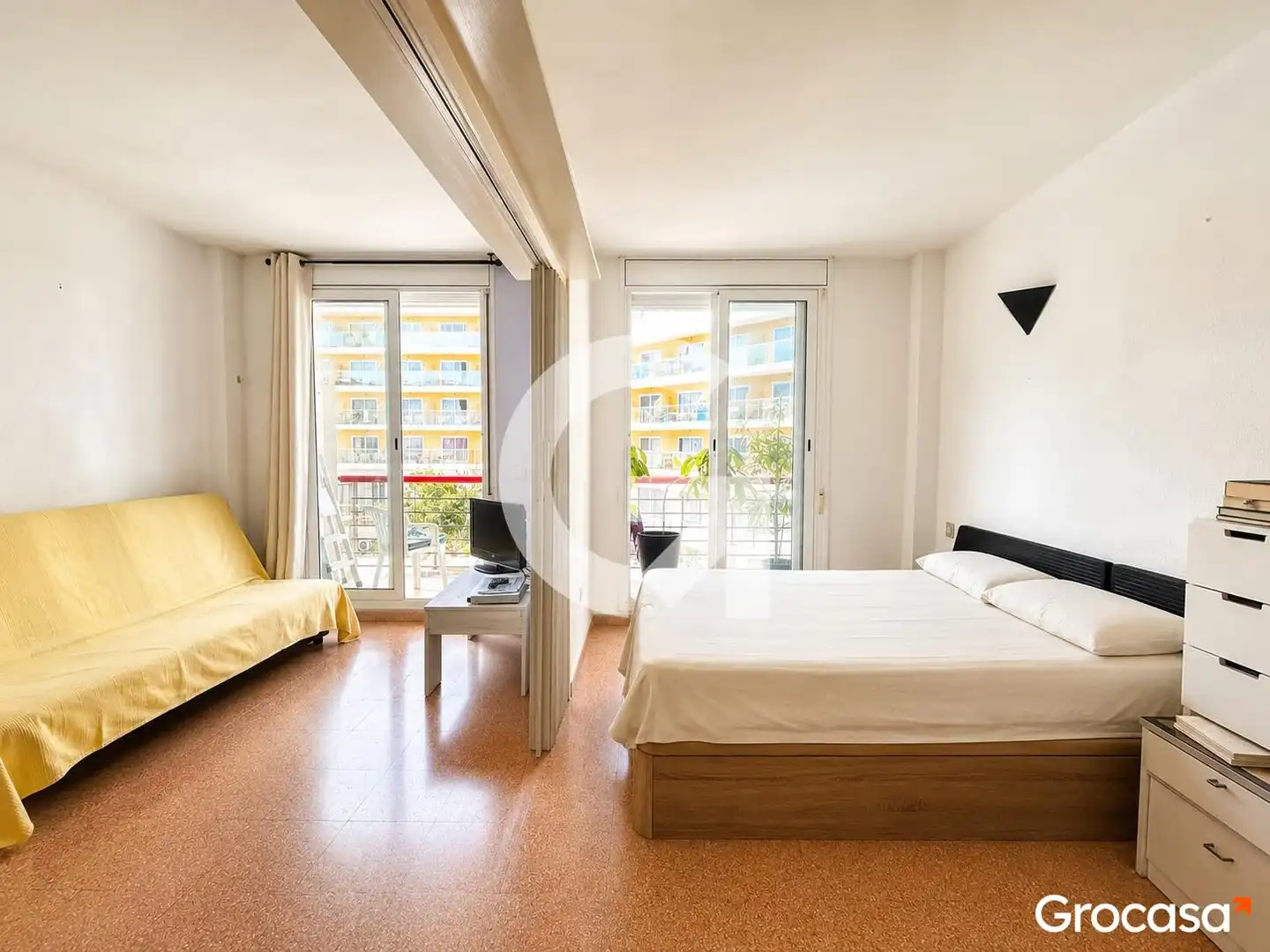 Habitación de Apartamento en venta en Calella con Amueblado, Lavadora y TV