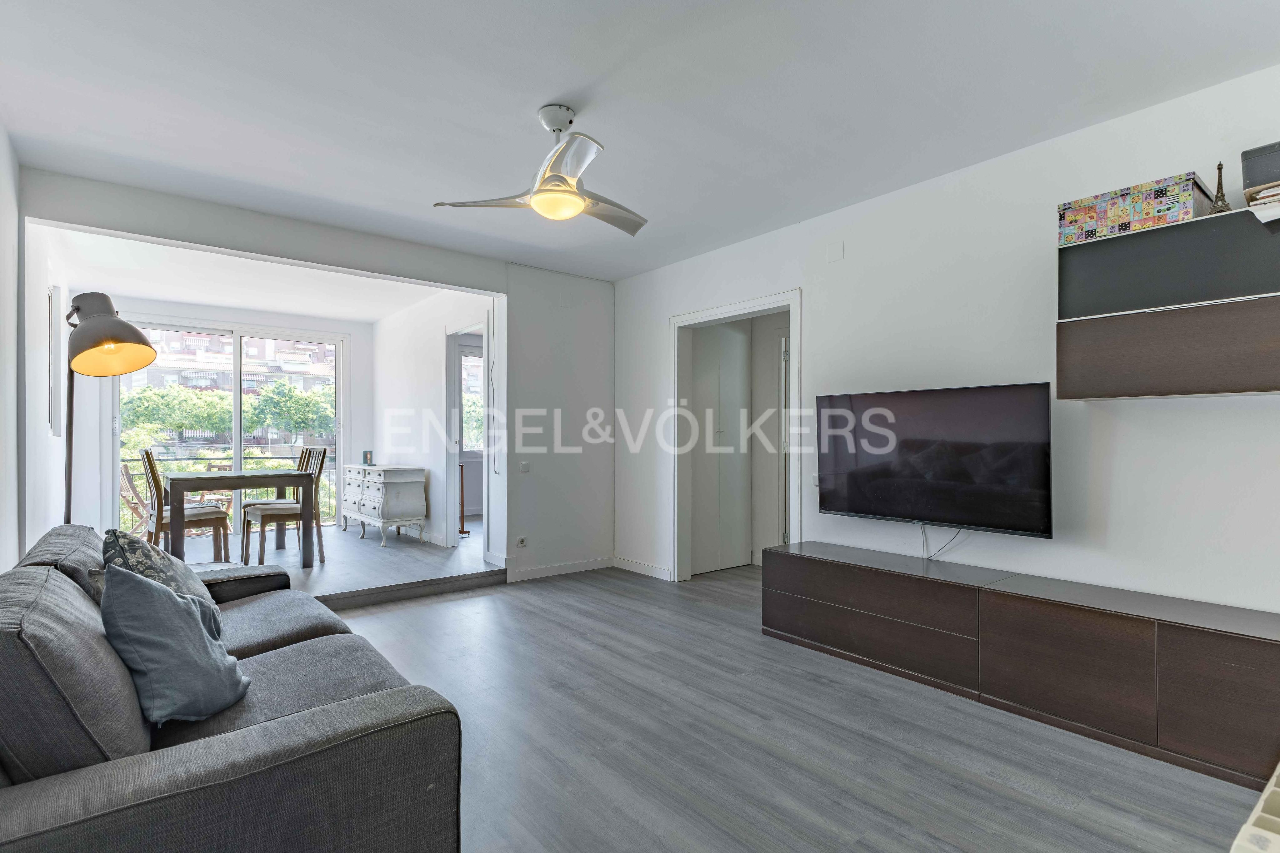 Living room of Apartment for sale in Molins de Rei  with Heating, Parquet flooring and Balcony