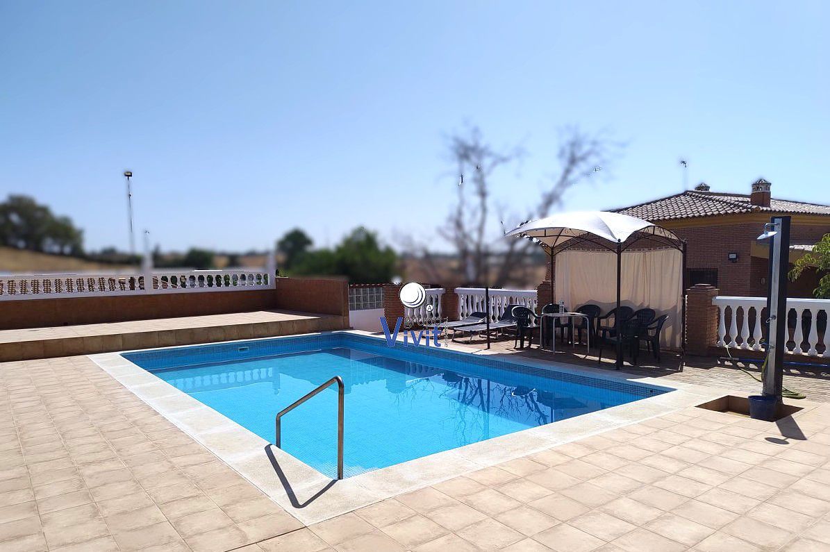 Swimming pool of House or chalet for sale in Alcalá de Guadaira  with Air Conditioner, Private garden and Terrace