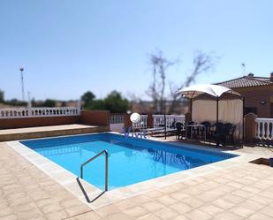 Piscina de Casa o xalet en venda en Alcalá de Guadaira amb Aire condicionat, Jardí privat i Terrassa