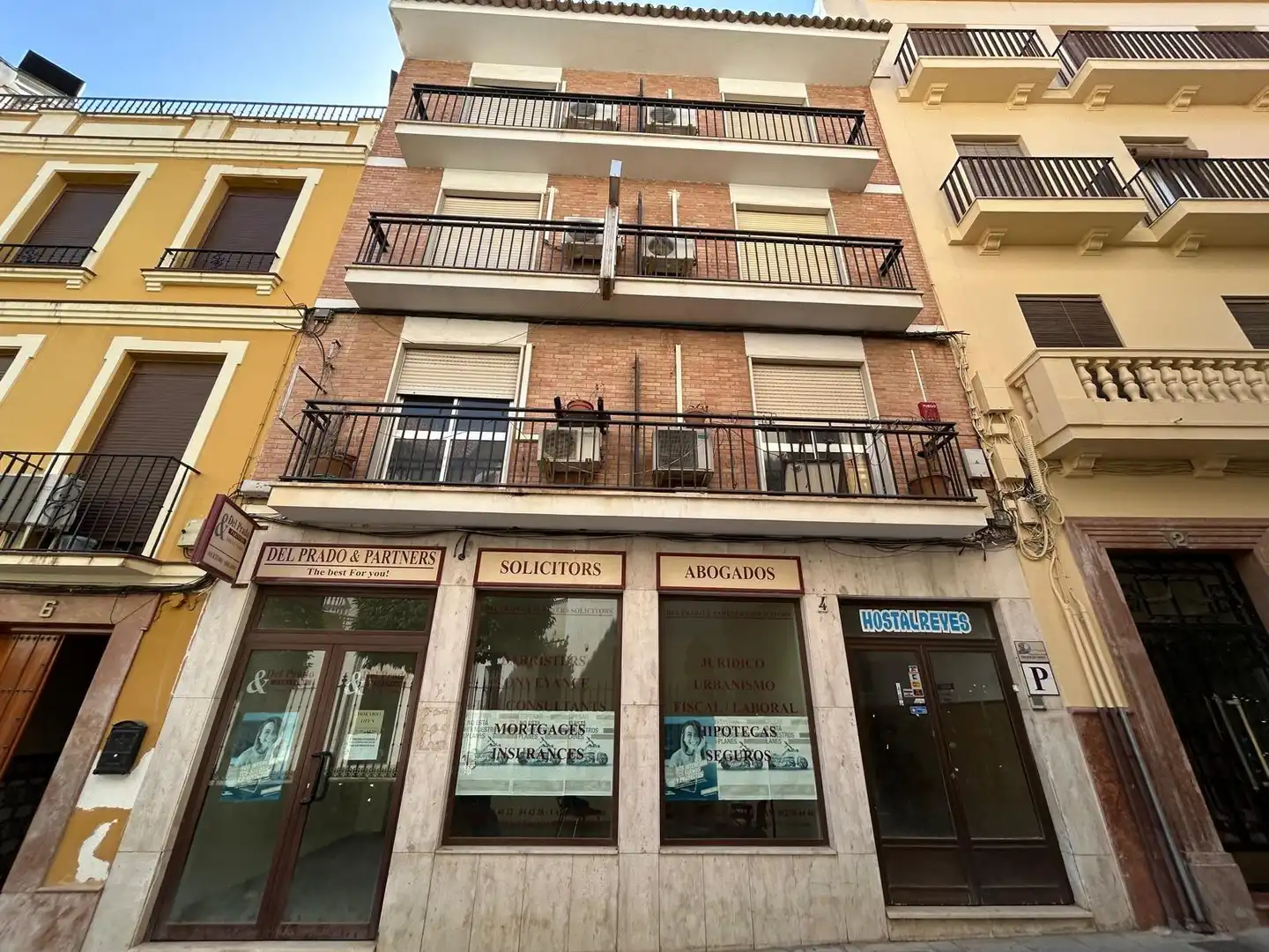 Vista exterior de Edificio en venta en Antequera