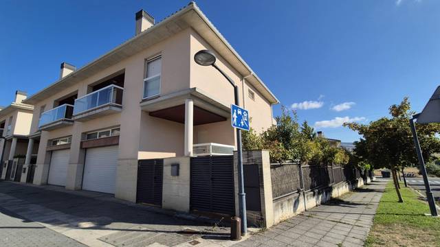 Casa adosada en Venta en Calle RONCESVALLES en Cizur